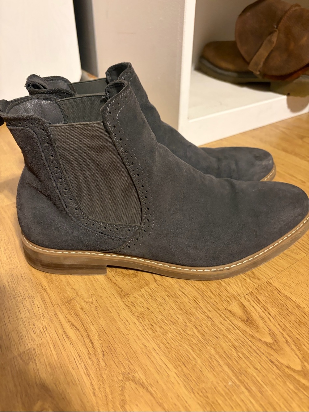 Men's Suede Chelsea Boots in Dark Gray - Classic Slip-On Style- worn 1-2x !!